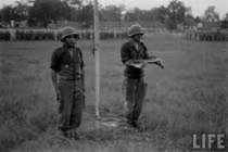 Cận cảnh lính Pháp cuốn cờ rút khỏi Hà Nội năm 1954