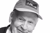 Video: Ra tù sau... 103 năm, người đàn ông như lạc vào thế giới khác