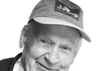 Video: Ra tù sau... 103 năm, người đàn ông như lạc vào thế giới khác