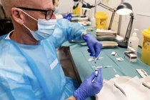 Video: Quốc gia đầu tiên dừng tiêm vaccine Covid-19