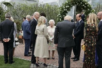 Video: Ông chủ Nhà Trắng vô tình vi phạm nghi thức Hoàng gia Tây Ban Nha