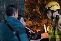 Chồng bị bắt thổi nồng độ cồn, vợ lớn tiếng quát CSGT