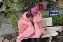 Video: “Thời trang đi học trời lạnh” của đám “nhất quỷ nhì ma”