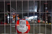 Chiều nay xăng tăng giá, nhiều cây xăng đóng cửa bất thường