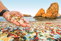 Video: Bãi biển thủy tinh đẹp lạ ở Mỹ