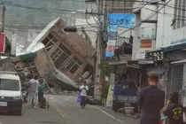 Video: Động đất dữ dội ở Đài Loan khiến nhà sập, tàu trật đường ray