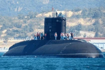 Video: Tại sao tàu ngầm thường được sơn màu đen?