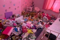 Video: Sốc với cuộc thi phòng ngủ lộn xộn nhất ở Anh