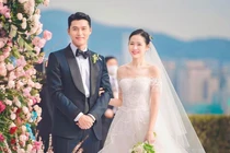 Cặp đôi “Hạ cánh nơi anh” hạnh phúc đón con trai đầu lòng