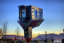 Video: Khám phá những ngôi nhà có hình thù kỳ lạ nhất thế giới