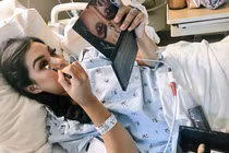 Sợ xấu hơn sợ đẻ, các bà bầu makeup “lồng lộn” trước khi lâm bồn