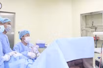 Video: Vòng tránh thai “lạc trôi”, hóa... sỏi trong bàng quang người phụ nữ