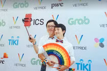 Cặp đôi đồng tính nam trải lòng chuyện tình yêu nhiều thăng trầm