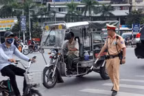 Video: Hà Nội: Tạm giữ nhiều xe tự chế chở hàng cồng kềnh