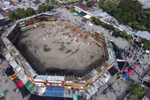 Video: Video khán đài sân vận động đấu bò tại Colombia đổ sập 