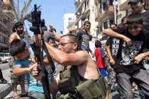 Lạnh gáy tục bắn chỉ thiên ăn mừng khiến nhiều người dính đạn lạc