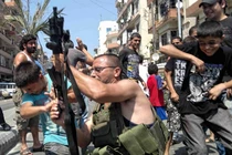 Lạnh gáy tục bắn chỉ thiên ăn mừng khiến nhiều người dính đạn lạc