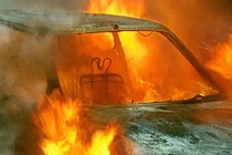 Video: “Truyền thống” kỳ quặc đốt ô tô ngay đầu Năm mới ở Pháp