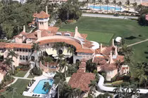 Video: Tại sao mật vụ FBI đột kích tư dinh cựu Tổng thống Donald Trump?