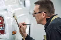 Video: Chân dung người duy nhất vẽ tay từng đường kẻ Rolls-Royce