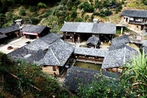 Kỳ lạ ngôi làng giữa ao tù nước đọng 100 năm không có muỗi