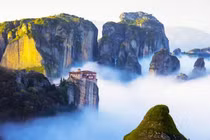 Video: Ngỡ ngàng trước vẻ đẹp của Tu viện “trên mây”