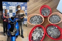 Video: Người đàn ông Ấn Độ mang bao tải tiền xu đi mua xế xịn 