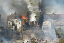 Video: Nắng nóng hoành hành, thế giới đang trải qua “tận thế nhiệt“