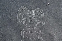 Bí ẩn chưa có lời giải về những hình vẽ “ngoằn ngoèo” giữa sa mạc