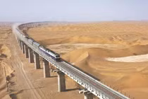 Video: Cận cảnh tuyến đường sắt quanh sa mạc đầu tiên trên thế giới