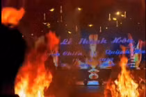 Đám cưới “khét” nhất vùng: đang làm lễ thì sân khấu bốc cháy