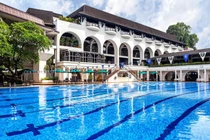 Cuộc sống xa xỉ của giới giàu Singapore