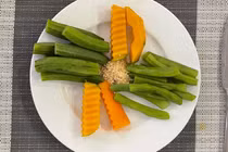 Tác dụng bất ngờ khi ăn rau trước các món khác