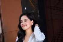 Mai Phương Thúy tự tin khoe vòng eo “con kiến“