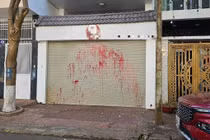 Một giám đốc tại Đắk Lắk bị tạt sơn trước cổng nhà 