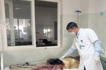 Phẫu thuật nối thành công dương vật cho cụ ông ở Đắk Lắk