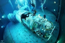 Khám phá "choáng" bể bơi của phi hành gia