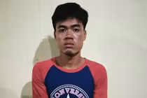 Bố vô tình giẫm lên điện thoại, con trai dùng rìu... chém chết 