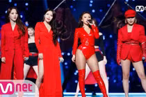 8 lần sao Hàn bị la ó vì quần tất, quên phòng hộ