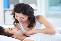 Bi hài chồng "cấm vận chuyện ấy" vì giận vợ quan tâm...con nhiều hơn