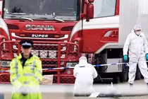 39 người vào Anh nghi có cô gái Việt: Tại sao “ship người” bằng container đông lạnh?