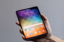 Samsung Galaxy Fold hỏng màn hình: "Sẽ đem về kiểm tra lại"