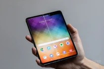 Samsung Galaxy Fold hỏng màn hình: "Sẽ đem về kiểm tra lại"