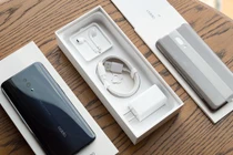 "Đập hộp" OPPO Reno, camera selfie "vây cá mập" ấn tượng