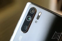 Google cấm cửa, người dùng điện thoại Huawei ra sao?