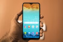 6 điện thoại pin “trâu” giá dưới 5 triệu đồng thu hút