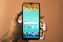 6 điện thoại pin “trâu” giá dưới 5 triệu đồng thu hút