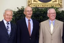 Chinh phục Mặt trăng, phi hành gia tàu Apollo 11 ngày ấy giờ ra sao?