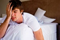 Thiếu ngủ, bơ phờ vì hàng xóm "yêu" suốt ngày