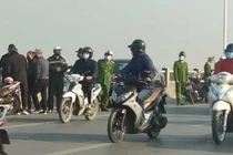 Người phụ nữ bỏ lại Camry trên cầu Vĩnh Tuy, nhảy xuống sông Hồng tự tử